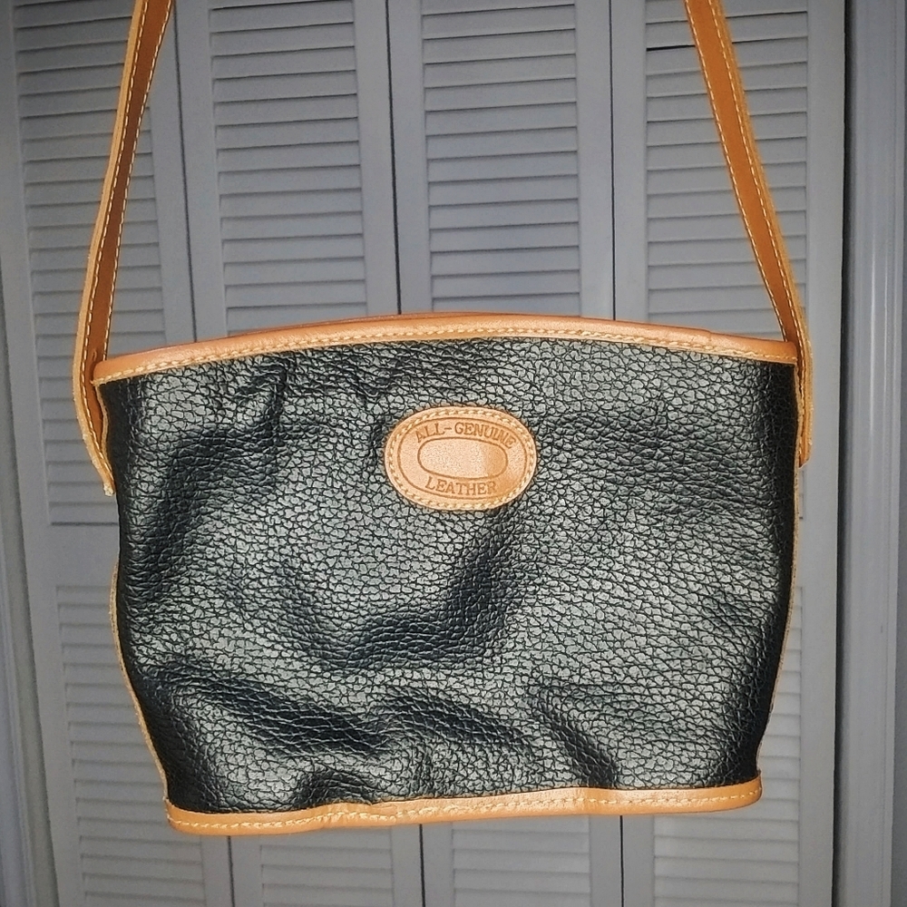Genuine Leather Black and Brown 90s Vintage Purse